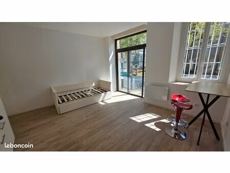 ?studio rénové 35 m² – plein centre du fousseret – tout à pied