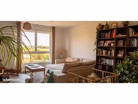 t3 lumineux de 80 m² avec balcon et parking