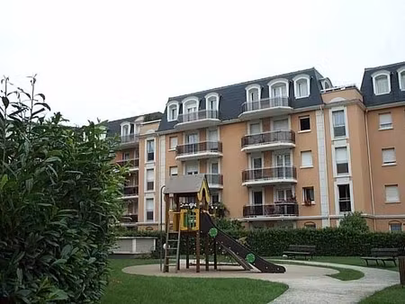 quartier du stade 3 pièces avec cave et boxes