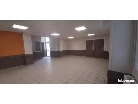 bureau 104 m²
