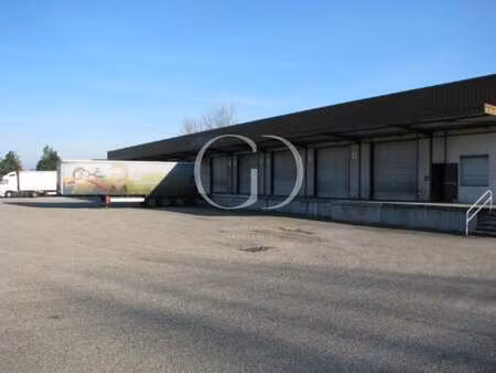 vente entrepôt 2 000 m²