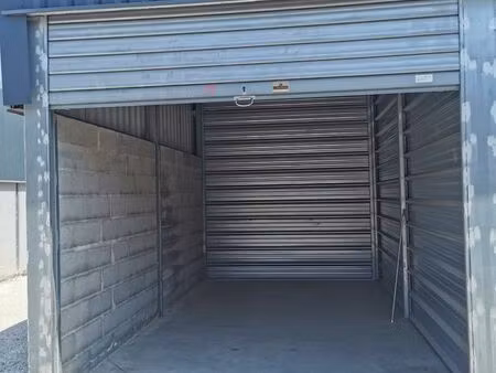 a louer  garde-meubles / box / stockage / local de stockage / dépôt  sécurisé  propre et s