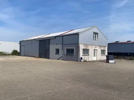local spacieux de 310 m² à louer à saint-jean-de-bournay