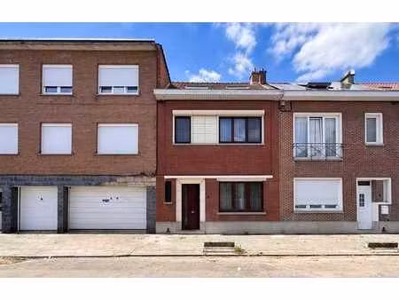agréable maison familiale avec trois chambres  véranda et ja