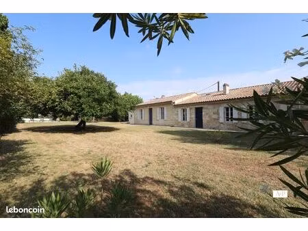 maison en pierre  256m² habitables  2450m² de terrain  garage  piscine