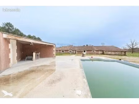 longère 6 pièces 200 m²