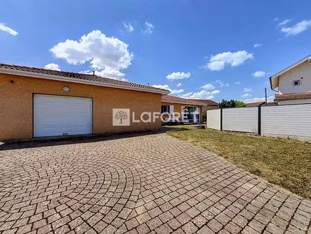 à louer ? maison de plain-pied 4 pièces avec garage - saint denis les bourg