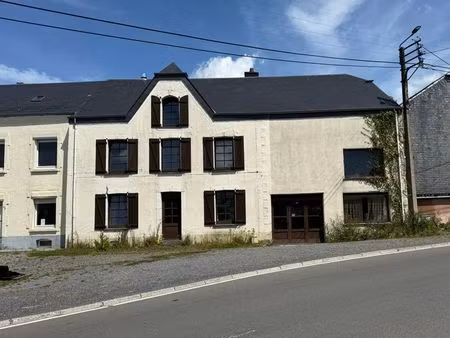 maison de caractère avec beau garage-atelier