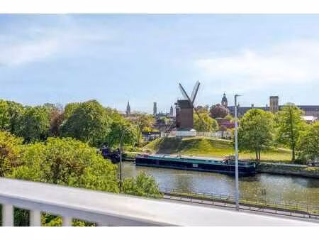 luxueux appartement penthouse (215 m² + 120 m² de terrasse)