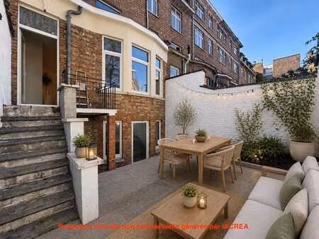 pl. brugmann - elegant duplex avec cour full rénové - a+++