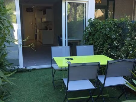 studio rez de chaussée jardin la grande motte