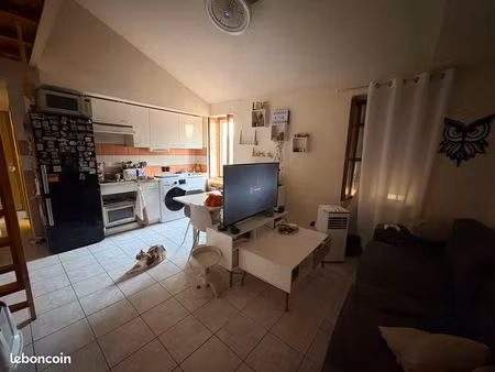 location f2 à l'année - non meublée