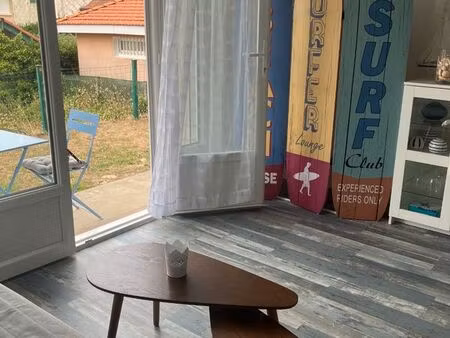 à louer à l'année charmant studio à 1 mn des plages