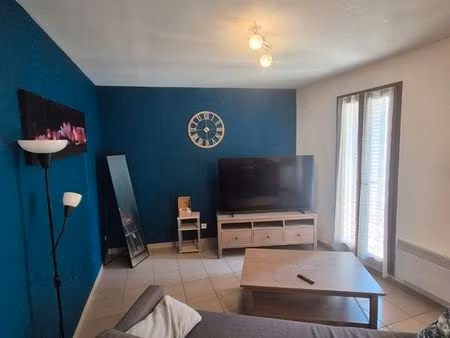 beau t3 non meublé centre roujan