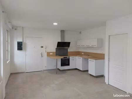 a louer beau t3 au pied du château