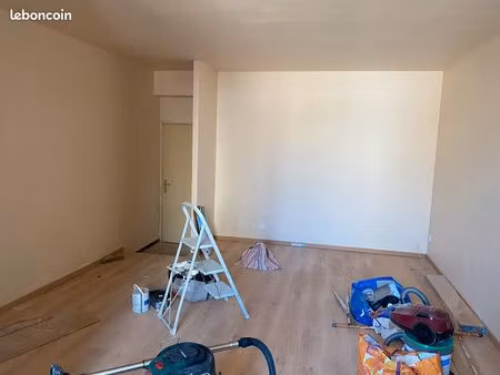 grand studio refait à neuf