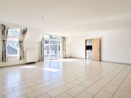 appartement à louer avec terrasse et 3 chambres   wavre (vbe49103)