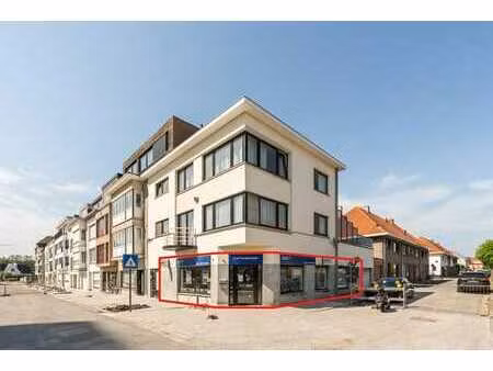 local commercial avec espace de bureaux à vendre à heist!