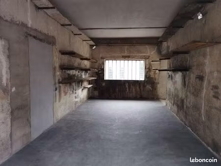 location entrepôt / local / atelier / garde-meubles 56 m²