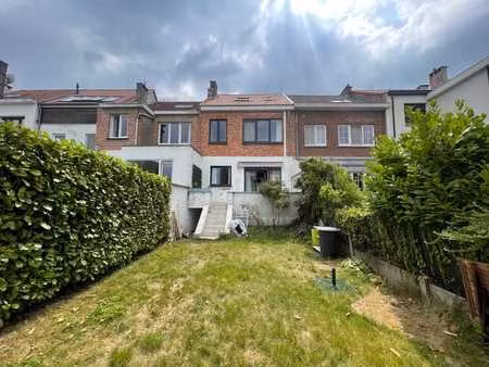 agréable et lumineuse maison avec jardin et garage