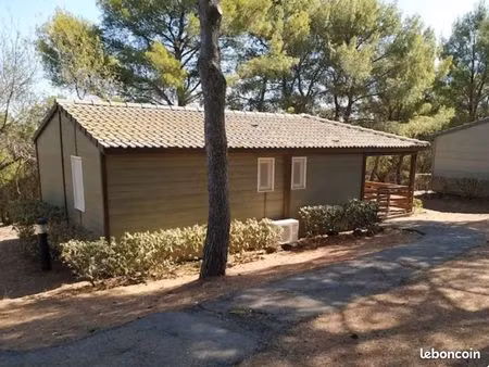 chalet au milieu de la pinède avec piscine et clim