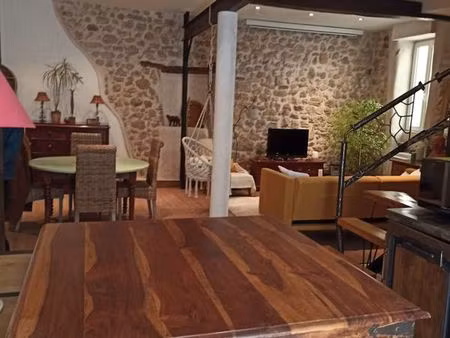 maison de village atypique  rénovée  charme de l'ancien  à roujan