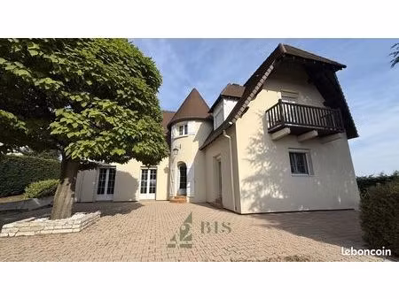 propriété 8 pièces 239 m²