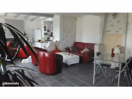 maison de caractère  meublée et habitable immediatement (agence s'abstenir) -