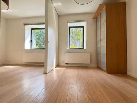bureau lumineux avec parking sur uccle