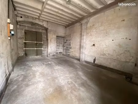 garage à louer hyper centre / château