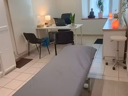 local professionnel + parking privé