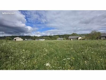 terrain à bâtir de 518 m² à olby (63)