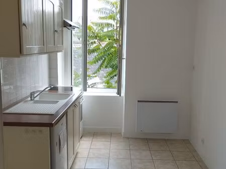t1bis rénové – chambre séparée – cave – quartier ney  angers