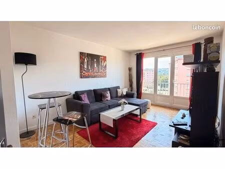spacieux t2 sur billere avec balcons et parking
