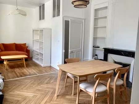 bel appartement rénové t3 – 70m² – saumur centre – parking privé