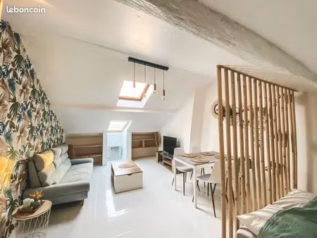 studio lumineux idéalement placé