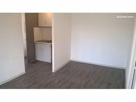 t2 34m2 lumineux + garage (420 euros) – libre mi-aout ou fin aout