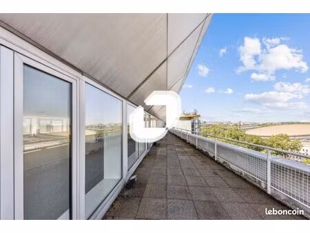 bureaux 4 457 m²