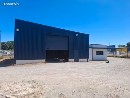 bureaux avec hangar dans zone artisanale