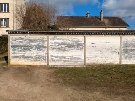 garage fermé 14m² – parking voiture ou stockage – 55/mois – courteille alençon