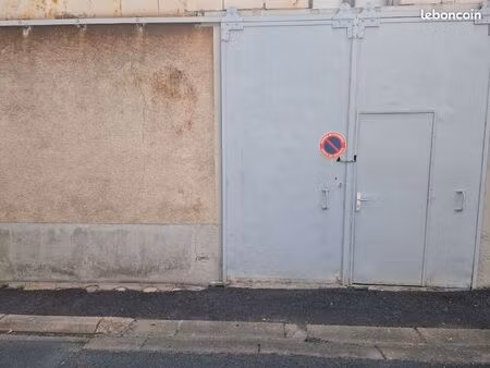local stockage/garage a louer 100m2