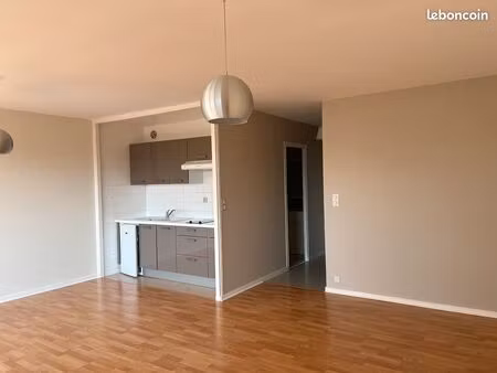 grand studio de 42 m2 avec stationnement à proximité de la place de jaude