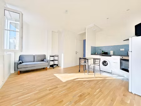 2 pièces rénové à louer meublé