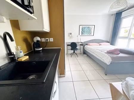 studio rénové avec parking privé • hendaye