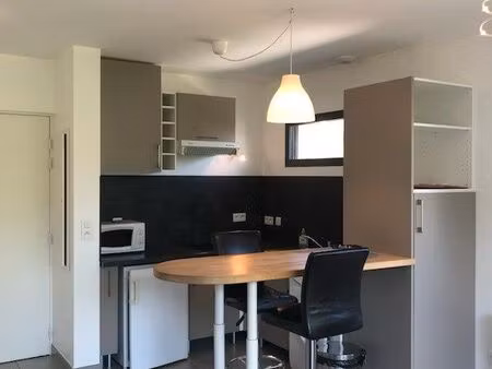 location studio meublé