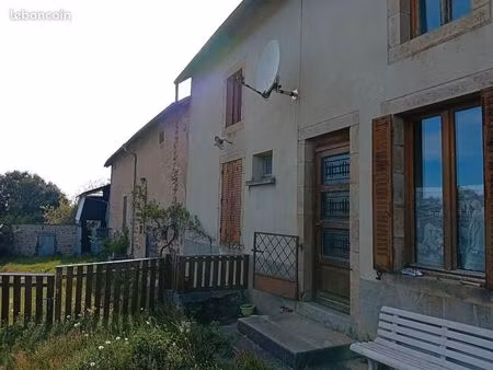maison d'habitation et dépendances avec 1400m2 à 14 ha de terrain