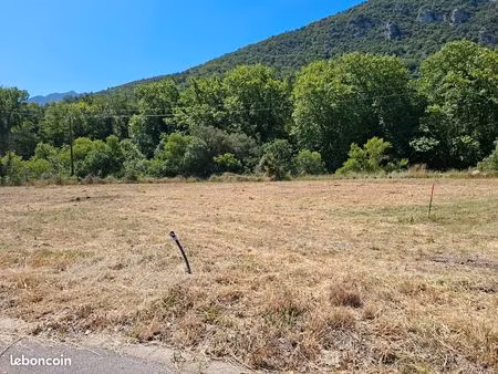 terrain viabilisé  594m2