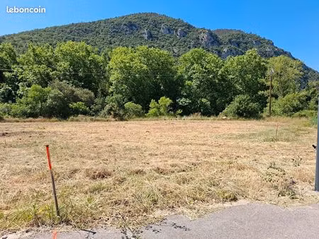 terrain viabilisé  618m2