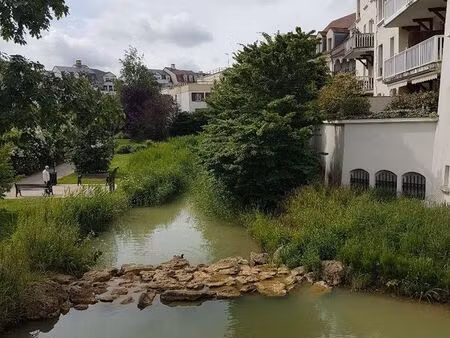 appartement 5 pièces de 103 m² habitables + terrasse de 63 70m² disponible 1er septembre