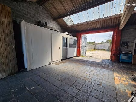 ensemble hangar et 6 garages
